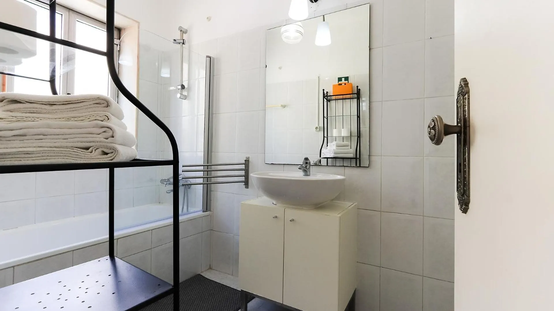 Cozy And Sunny Apartment - Anjos, Lisbon