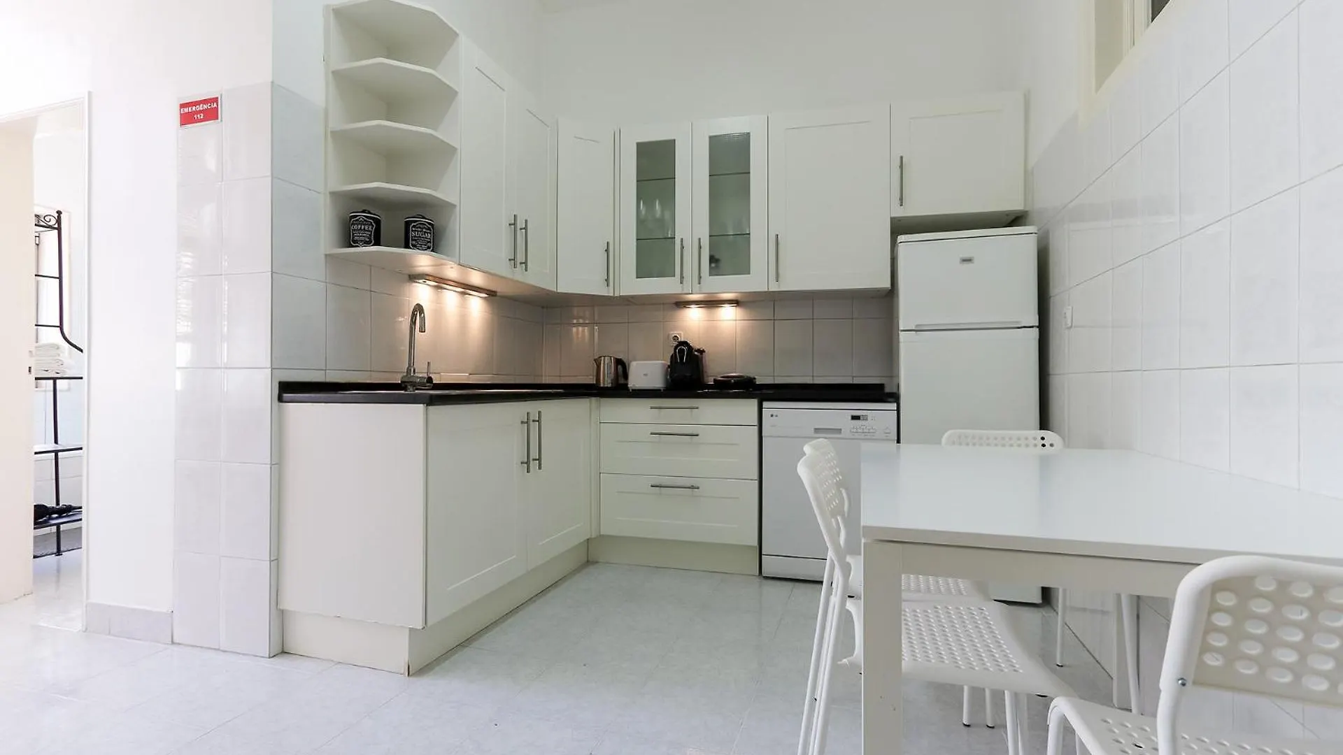 Cozy And Sunny Apartment - Anjos, Lisbon Portugal