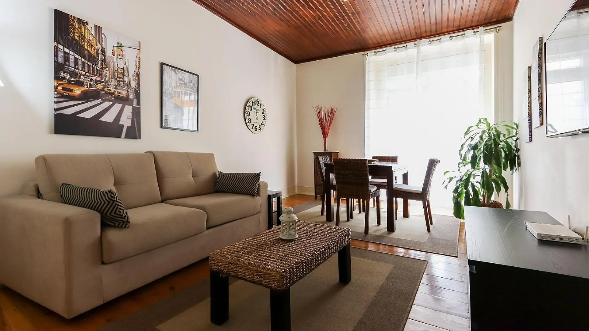 Cozy And Sunny Apartment - Anjos, Lisbon contacts