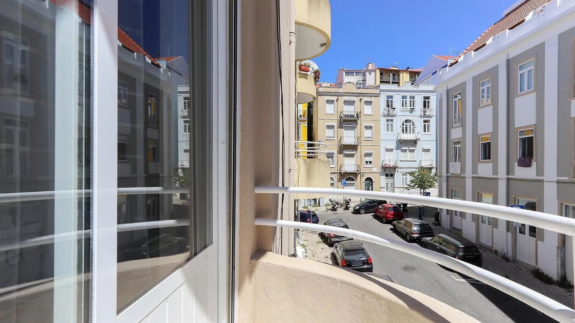 Cozy And Sunny Apartment - Anjos, Lisbon